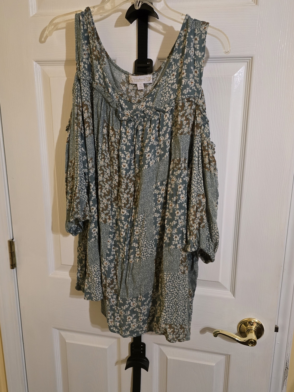 Suzanne Betro Dusty Blue Floral Cold-Shoulder Tunic